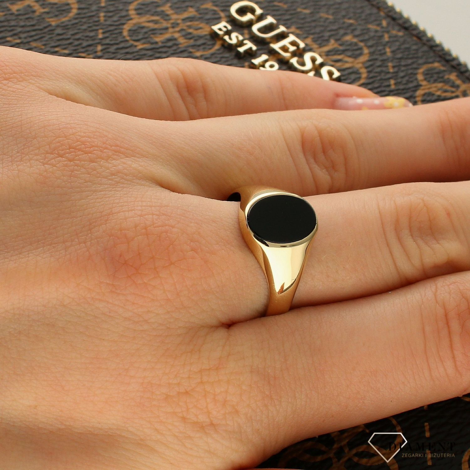 Złoty sygnet z owalnym onyksem SY 58. Złoty sygnet męski. Złoty sygnet z onyksem. Złoty sygnet męski z onyksem. Złoty sygnet na  (2).jpg